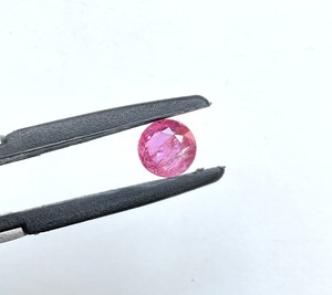 Pierre taillée ronde à facettes de rubis du Mozambique 2.31 carats certifiés sans chaleur pour la fabrication de bijoux fins pierres précieuses naturelles - Product Image 3