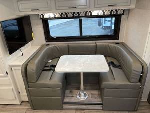 Remolque de Camping Usado ENTEGRA ODYSSEY 24B 2023, Blanco, Euro 5, para 4-6 Personas, con Piso Acrílico - Product Image 5