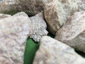 La pyrophyllite de qualité technique minimise le coefficient de friction dans les métaux frittés, prolongeant ainsi la durée de vie des pièces de précision. - Product Image 3