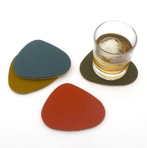 Posavasos de cuero hechos a mano con estilo con encanto rústico y material duradero para una elegante exhibición de Vasos - Product Image 6