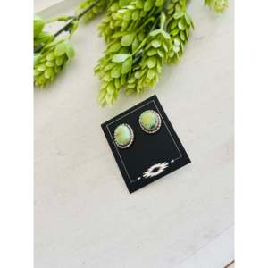 Pendientes de Plata de Ley con Turquesa de la Montaña Sonora Hechos por Navajo, con Engaste de Bisel y Poste - Product Image 4