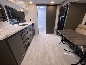 Remolque Fairly KH Usado Nuevo 2026 Keystone B-u-l-l-e-t C-l-a-s-s-i-c 18RBC listo para la venta - Product Image 4
