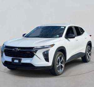 Chevrolet Trax RS SUV 2024 con 1RS FWD, Volante a la Izquierda, Automático, Interior Oscuro, Asientos de Cuero, Neumáticos R19 - Product Image 2