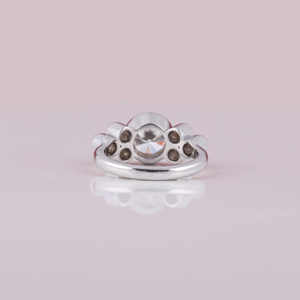 Anillo de compromiso de diamante cultivado en laboratorio de corte redondo de tres piedras personalizado, regalo de aniversario lujoso chapado en oro sólido de 14 quilates - Product Image 4