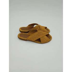 Vente en gros de pantoufles et sandales marocaines en raphia faites à la main, chaussures tissées écologiques pour femmes et hommes, fournisseur direct de commandes en gros - Product Image 1