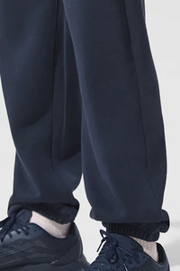 Fabricant OEM personnalisé Logo Noir Pantalon de jogging unisexe en tissu éponge doux au toucher Pantalon et pantalon en coton pour homme - Product Image 6