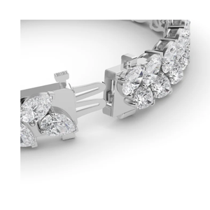 Découvrez un élégant bracelet en diamant à double rangée avec des pierres en forme de poire, idéal pour un style de luxe d'inspiration vintage - Product Image 3