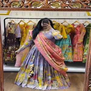 Lehenga Choli traditionnel indien en coton imprimé, vêtements pour femmes, vêtements de mariage, en stock - Product Image 1