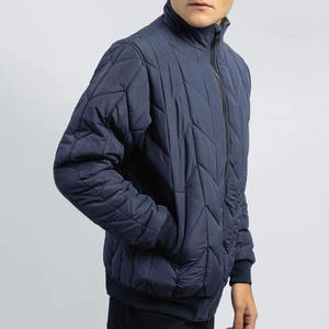 Blouson matelassé léger et formel en tissu tissé avec capuche, couvre-visage intégral, résistant à l'eau, personnalisation de la marque, logo frontal, homme, hiver, OEM - Product Image 3