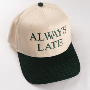 Sombreros personalizados Gorras de béisbol de 5 paneles Etiquetas tejidas Gorro deportivo de tela de sarga de algodón de dos tonos de fabricación de sombreros de Vietnam - Product Image 1