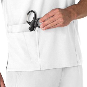 Top Exfoliante para hombre de ajuste personalizado con opciones de bordado e impresión de logotipo uniforme sanitario transpirable duradero para profesionales - Product Image 2