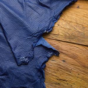 Cuir perforé Camo rouge sténopé de qualité supérieure disponible en 1 à 22 pieds carrés pour les produits en cuir personnalisés - Product Image 5