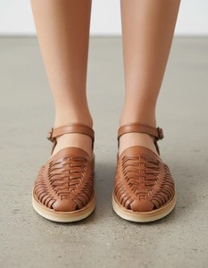 Chaussures plates en cuir véritable avec bout fermé et bride à boucle, idéales pour toutes les occasions. Semelle intermédiaire respirante en EVA et semelle extérieure en caoutchouc. - Product Image 3