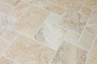 Pavé en travertin crème miel naturel 2025, pierres brossées, moderne, haute qualité, installation facile, pour décoration extérieure de villa