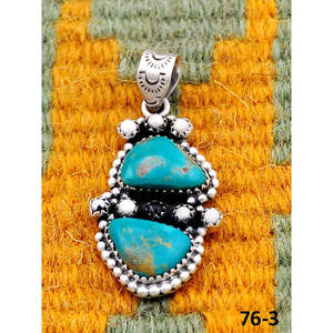 Pendentif Santa Maria fait main du sud-ouest avec turquoise de buffle blanc et argent sterling serti en clos - Product Image 2