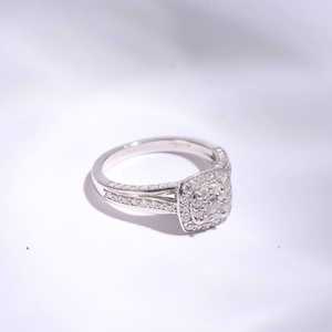 Radiant Halo Silver Moissanite Diamond Ring pour fiançailles à la mode, mariage et occasions spéciales, parfait cadeau de fête d'anniversaire - Product Image 4
