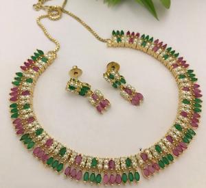 Ensemble collier et boucles d'oreilles en or plaqué de haute qualité avec des perles de CZ et de vraies perles, pour mariage, collection moderne pour femmes - Product Image 1