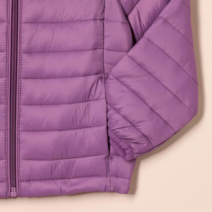 Chaqueta acolchada ligera con capucha, color morado, suave, cálida, plegable, para uso diario, viajes, estilo casual de invierno. - Product Image 3