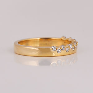 Bague de mariage de style classique en or massif 18KT avec diamant rond cultivé en laboratoire, cadeau d'anniversaire parfait pour les filles - Product Image 5