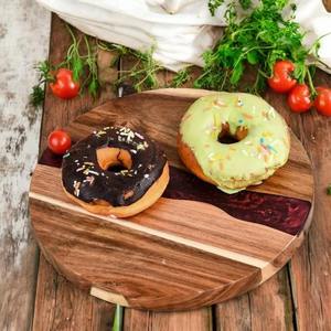 Planche en bois de résine ondulée ronde de qualité supérieure, planche artisanale élégante, parfaite pour la présentation sur table et la cuisine, en provenance d'Inde - Product Image 3