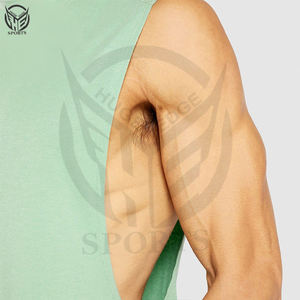 Débardeur de sport personnalisé pour hommes avec logo, idéal pour la musculation, la course et la gym. - Product Image 5