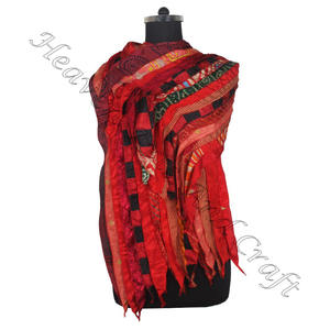 Sari en soie recyclée 15 bandes de haute qualité pour un style urbain Écharpe pour dames personnalisée Conception tribale Étole Écharpes Sari recyclé - Product Image 3