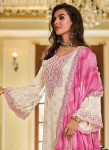 Nouvelle tenue de soirée de créateur, Anarkali rouge cerise, costume en Chanderi fait à la main avec un ensemble Plazzo et Dupatta, prix de gros, vêtements ethniques - Product Image 2