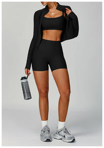 Ensemble de sport cinq pièces uni pour femme : haut à manches longues, brassière de sport, short taille mi-haute, avec logo frontal – Idéal pour la gym, le yoga et le fitness - Product Image 5