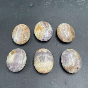 Venta al por mayor de Indocraftstone: Piedra de palma de cristal de amatista y jaspe natural de alta calidad, 45x35x15mm, coleccionable artístico, artesanía de Indonesia - Product Image 3