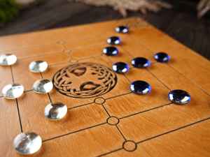 Jeu de stratégie classique Nine Mens Morris en bois de haute qualité, divertissement familial, défi mental, activité de table d'intérieur - Product Image 5