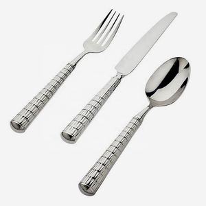Vajilla Diseño chino Cubiertos Diseño de golpes Mango final Lujo Acero inoxidable Banquete DE BODA Cubiertos pulidos de plata - Product Image 1