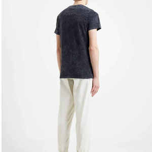 เสื้อยืดคอกลมแขนสั้นทรงปกติสำหรับผู้ชาย ผ้าฝ้าย 100% สีพื้น ล้างสีแบบแอซิดวอช เนื้อผ้าเจอร์ซีย์ถัก สวมใส่สบาย - Product Image 6