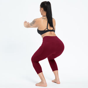 Pantalones Capri Deportivos de Cintura Alta para Mujer, Color Rojo Vino, Secado Rápido, con Logotipo Personalizado para Gimnasio, Venta al Por Mayor - Product Image 4