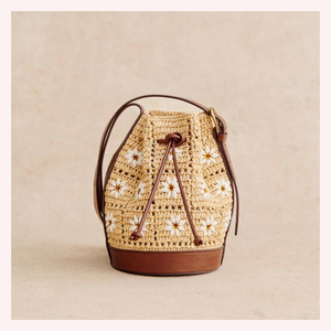 Bolso de rafia y ratán tejido a mano de inspiración Bohemia, monedero ligero de algas marinas con adornos de perlas y diamantes - Product Image 1