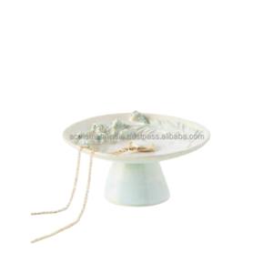Support à bijoux rond en céramique avec une finition élégante, parfait pour exposer des accessoires faits à la main sur des dessus de table, support à bijoux de luxe - Product Image 1