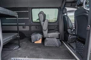 Sprinter 3500XD 2023 ~6,500 Millas, Motor Turbodiésel, Tracción en las Cuatro Ruedas, Modificaciones Interiores - Product Image 5