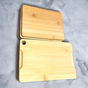 Planche à découper en bois multifonctionnelle pour la maison et les restaurants, planche à fromage avec un design créatif en osier tressé à la main - Product Image 1