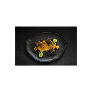 Assiette de service ovale noire Bonna 33 cm, élégante et minimaliste, en porcelaine, pour les fêtes - Product Image 1