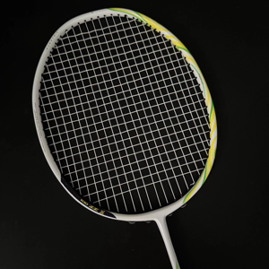 Raqueta de Bádminton de fibra de carbono de alta calidad OEM con técnicas tejidas <span class=keywords><strong>y</strong></span> <span class=keywords><strong>material</strong></span> de agarre de PU - Product Image 1