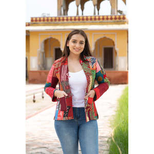 Chaqueta de Seda Roja Reversible con Botones Decorativos, Acolchada y Bordada con Logotipo Personalizado, Relleno de Algodón para Invierno, Chaqueta Corta para Otoño y Primavera - Product Image 4