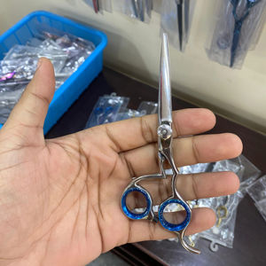 Vente en gros Ciseaux à cheveux Variété Meilleure qualité à bas prix Styles mixtes disponibles - Product Image 2