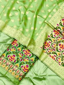 Sarees de seda brocados tejidos a mano con patrones florales disponibles en una variedad de colores para reventa y uso por Anarkali - Product Image 2