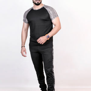 Chándales deportivos de alta calidad para hombre con estampado de logotipo personalizado para entrenamiento de correr de verano con diseño ligero transpirable de secado rápido - Product Image 1