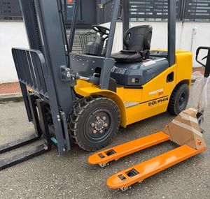 High Quality 5 Ton <b>Pallet</b> Stack Forklift. - Product Image 3