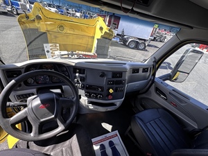 PETER BLIT Usato 2021, Cabina Convenzionale Day Cab 579, 400 CV Diesel, Assali 6x4, Passo 186, Assale Anteriore 12.000, Trasmissione Automatica - Product Image 2