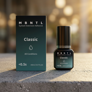 Colle liquide pour extensions de cils MBNTL fabriquée en Corée - Stock entrepôt - Séchage rapide 0,5s - Qualité supérieure - Sans cruauté animale - Végétalienne - Résistante à l'eau - Tenue 8 semaines - Product Image 1