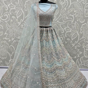 Nouveau filet papillon lourd avec belle broderie fantaisie Doris séquence travail Lehenga Choli vêtements indiens et pakistanais pour la mariée - Product Image 1