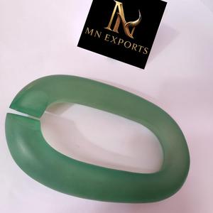 Escultura Personalizada Hecha a Mano en Resina, Decoración Artística Verde Irregular, Pieza de Moda - Product Image 1