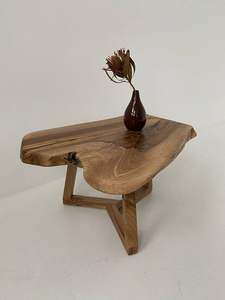 ขาเหล็กเจปาราคุณภาพสูง รูปทรงธรรมชาติ งานแฮนด์เมด สไตล์สัตว์ สัมผัสเหมือนจริง ผลิตโดย HF Industries สำหรับอพาร์ทเมนต์/โรงแรม 8 ที่นั่ง - Product Image 4