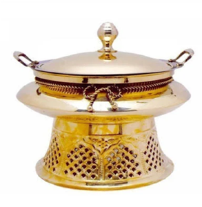 Réchaud en laiton antique orné de gravures florales complexes, parfait pour un service de cuisine élégant, disponible au prix de gros - Product Image 2